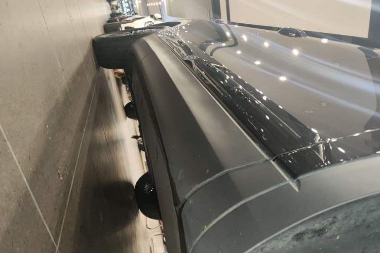 Used Volkswagen Tavendor 2023 330TSI Luxury Touring Edition Right Side Sill