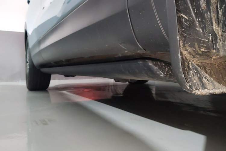 Used Volkswagen Tavendor 2023 330TSI Luxury Touring Edition Right Side Sill