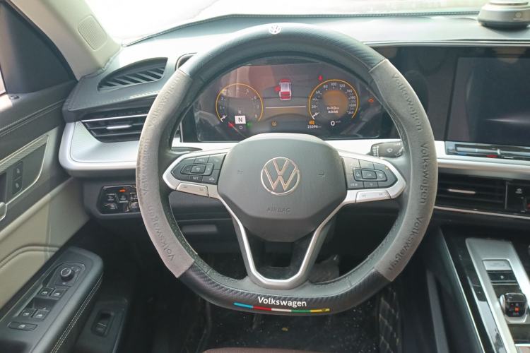 Used Volkswagen Tavendor 2023 330TSI Luxury Touring Edition Steering Wheel