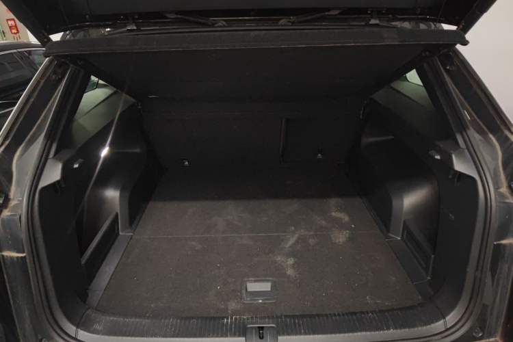 Used Volkswagen Tavendor 2023 380TSI Four-Wheel Drive R-Line Cruise Edition Trunk