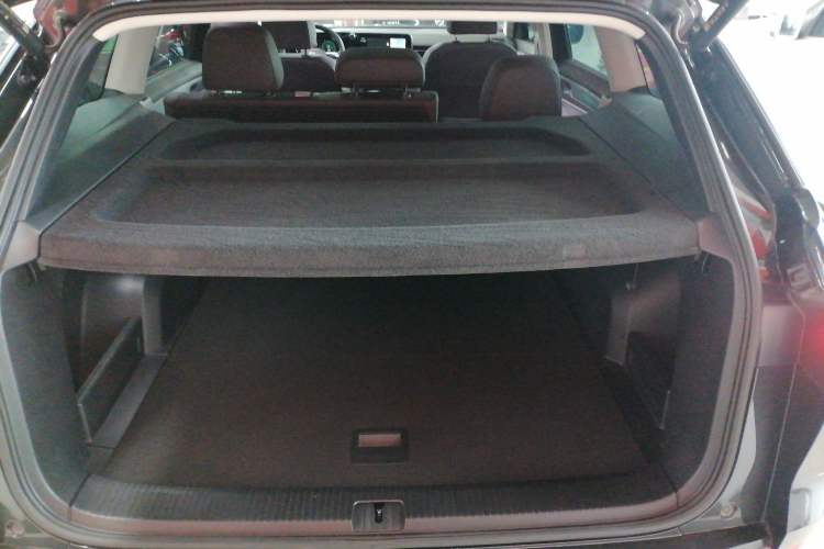 Used Volkswagen Tavendor 2023 380TSI Four-Wheel Drive R-Line Cruise Edition Trunk