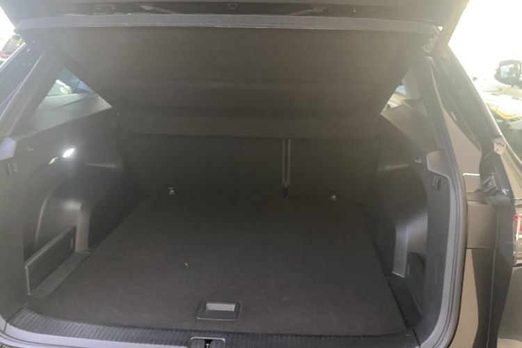Used Volkswagen Tavendor 2023 380TSI Four-Wheel Drive R-Line Cruise Edition Trunk