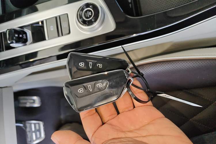 Used Volkswagen Tavendor 2023 380TSI Four-Wheel Drive R-Line Cruise Edition Vehicle Key