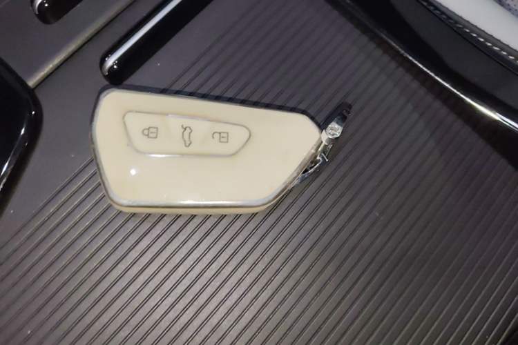 Used Volkswagen Tavendor 2023 330TSI Luxury Touring Edition Vehicle Key
