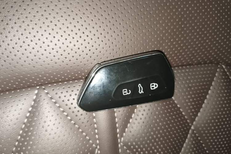 Used Volkswagen Tavendor 2023 380TSI Four-Wheel Drive R-Line Cruise Edition Vehicle Key