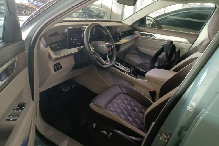 Used Volkswagen Tavendor 2023 380TSI Four-Wheel Drive R-Line Cruise Edition Interior 3