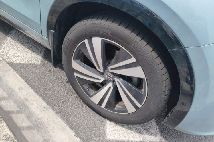 Used Volkswagen Tavendor 2023 380TSI Four-Wheel Drive R-Line Cruise Edition Right Front Wheel Hub
