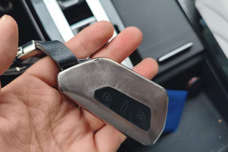 Used Volkswagen Tavendor 2023 380TSI Four-Wheel Drive R-Line Cruise Edition Vehicle Key