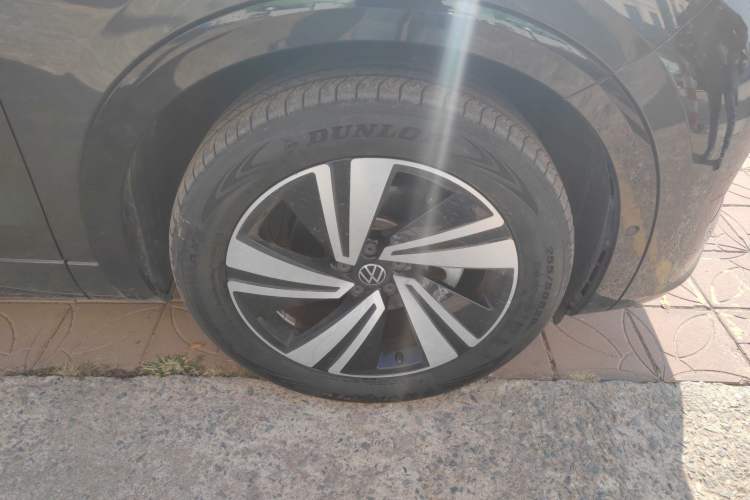 Used Volkswagen Tavendor 2023 380TSI Four-Wheel Drive R-Line Cruise Edition Right Front Wheel Hub