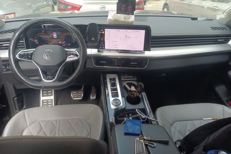 Used Volkswagen Tavendor 2023 380TSI Four-Wheel Drive R-Line Cruise Edition Center Console
