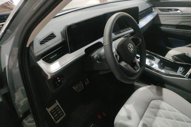 Used Volkswagen Tavendor 2023 380TSI Four-Wheel Drive R-Line Cruise Edition Driver Seat