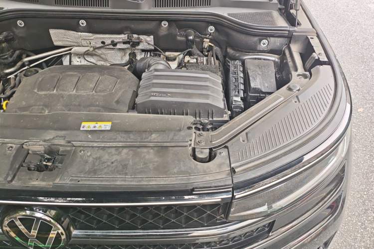 Used Volkswagen Tavendor 2023 380TSI Four-Wheel Drive R-Line Cruise Edition Engine Bay Left