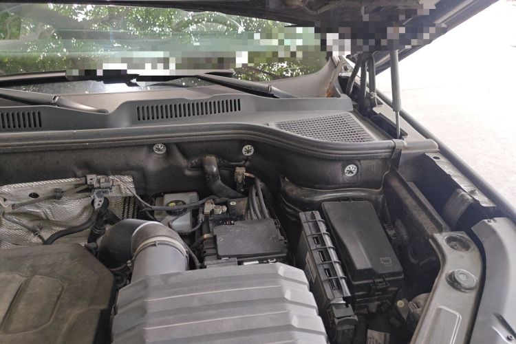 Used Volkswagen Tavendor 2023 380TSI Four-Wheel Drive R-Line Cruise Edition Engine Bay Left