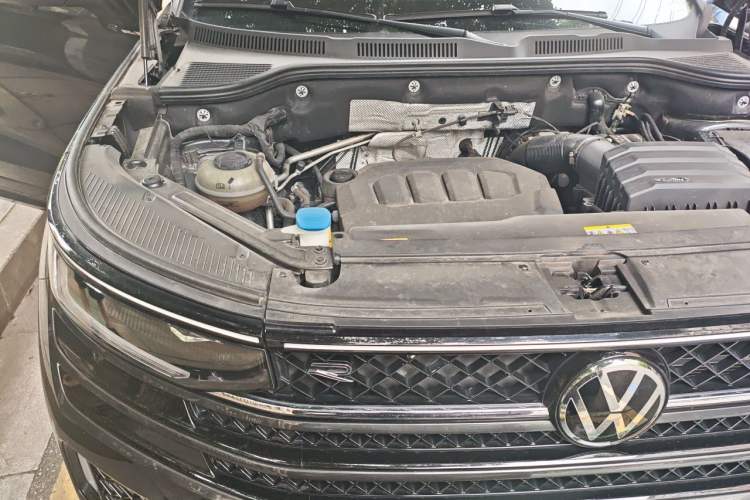 Used Volkswagen Tavendor 2023 380TSI Four-Wheel Drive R-Line Cruise Edition Engine Bay Right
