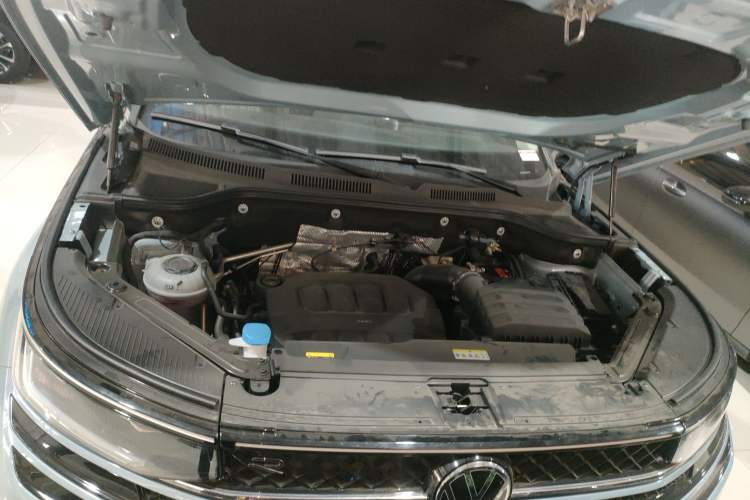 Used Volkswagen Tavendor 2023 380TSI Four-Wheel Drive R-Line Cruise Edition Engine Bay