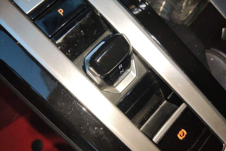 Used Volkswagen Tavendor 2023 330TSI Luxury Touring Edition Gear Lever
