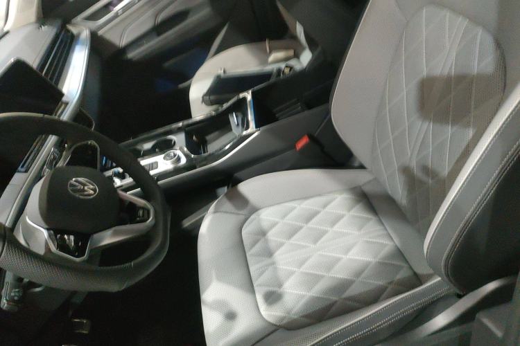 Used Volkswagen Tavendor 2023 380TSI Four-Wheel Drive R-Line Cruise Edition Left Front Seat