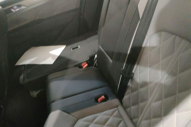 Used Volkswagen Tavendor 2023 380TSI Four-Wheel Drive R-Line Cruise Edition Left Rear Seat