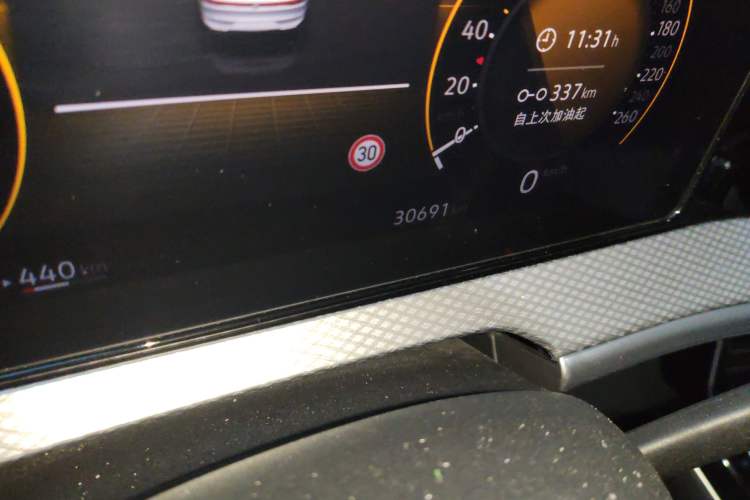 Used Volkswagen Tavendor 2023 330TSI Luxury Touring Edition Odometer Close Up