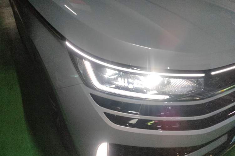 Used Volkswagen Tavendor 2023 380TSI Four-Wheel Drive R-Line Cruise Edition Right Front Headlight