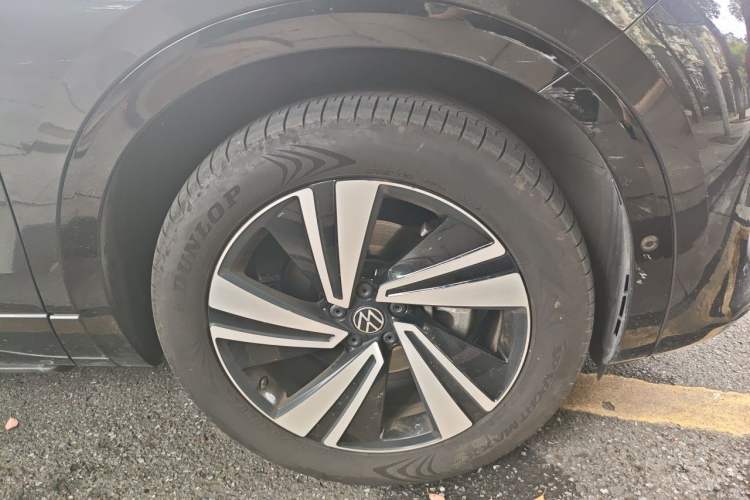 Used Volkswagen Tavendor 2023 380TSI Four-Wheel Drive R-Line Cruise Edition Right Front Wheel Hub