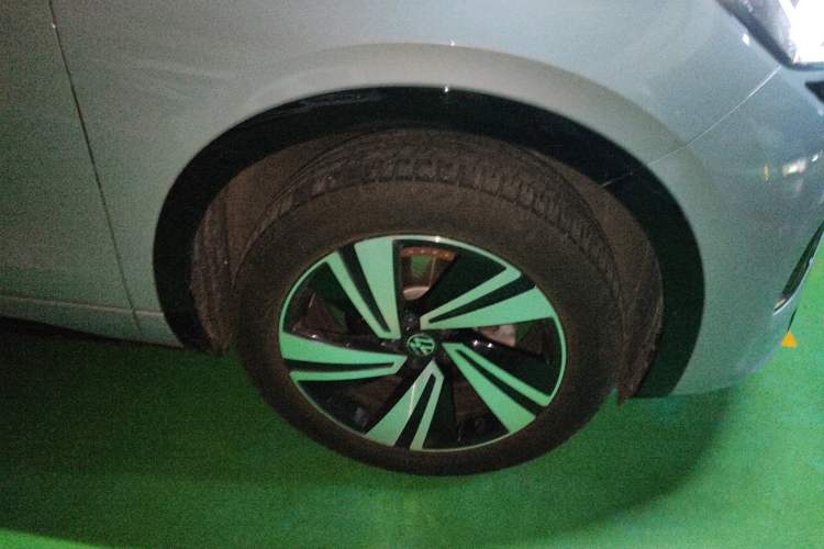 Used Volkswagen Tavendor 2023 380TSI Four-Wheel Drive R-Line Cruise Edition Right Front Wheel Hub