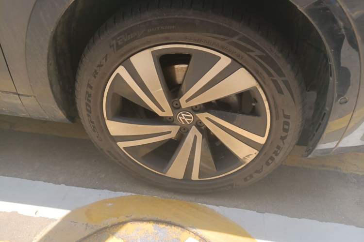 Used Volkswagen Tavendor 2023 380TSI Four-Wheel Drive R-Line Cruise Edition Right Front Wheel Hub
