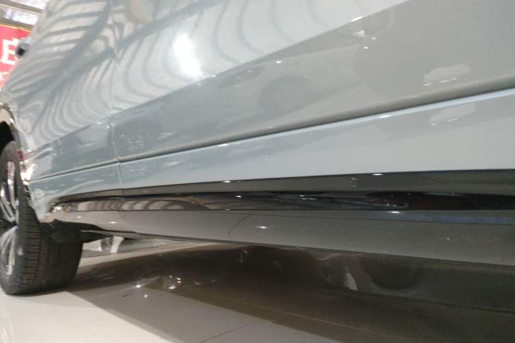 Used Volkswagen Tavendor 2023 380TSI Four-Wheel Drive R-Line Cruise Edition Right Side Sill