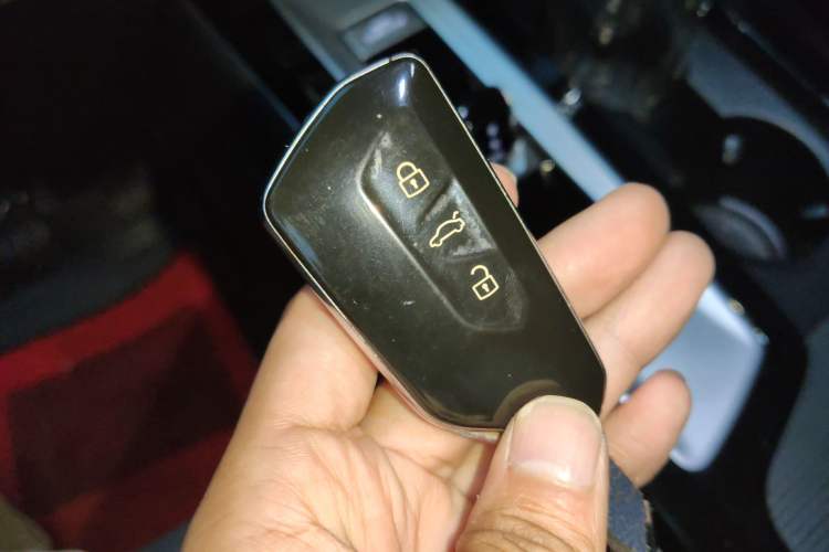 Used Volkswagen Tavendor 2023 330TSI Luxury Touring Edition Vehicle Key