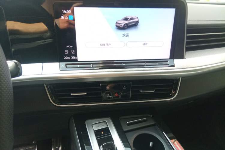 Used Volkswagen Tavendor 2023 380TSI Four-Wheel Drive R-Line Cruise Edition Audio And AC Panel