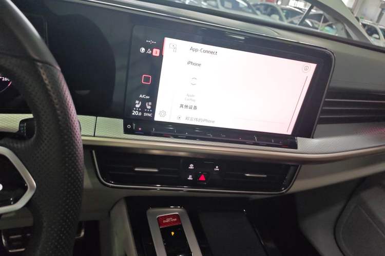 Used Volkswagen Tavendor 2023 380TSI Four-Wheel Drive R-Line First Edition Audio And AC Panel