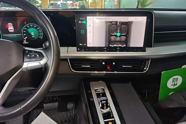 Used Volkswagen Tavendor 2023 330TSI Luxury Touring Edition Audio And AC Panel