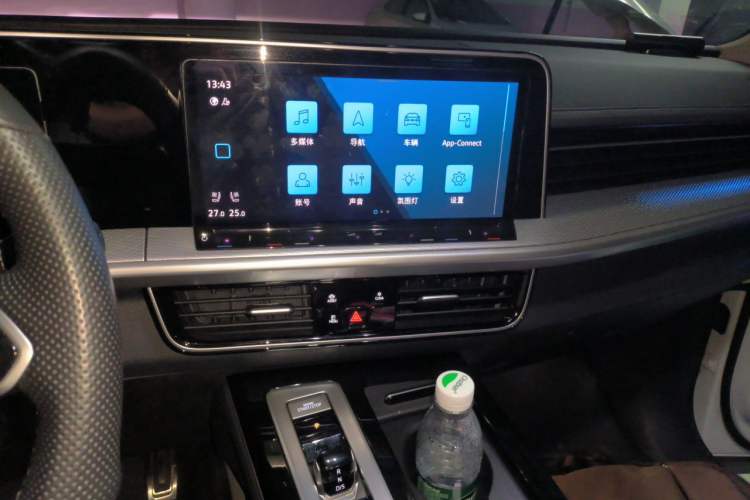 Used Volkswagen Tavendor 2023 380TSI Four-Wheel Drive R-Line First Edition Audio And AC Panel