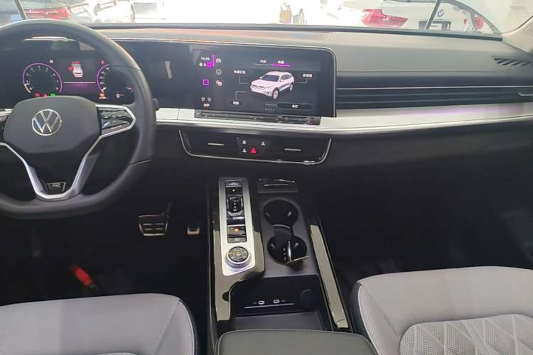 Used Volkswagen Tavendor 2023 380TSI Four-Wheel Drive R-Line Cruise Edition Audio And AC Panel