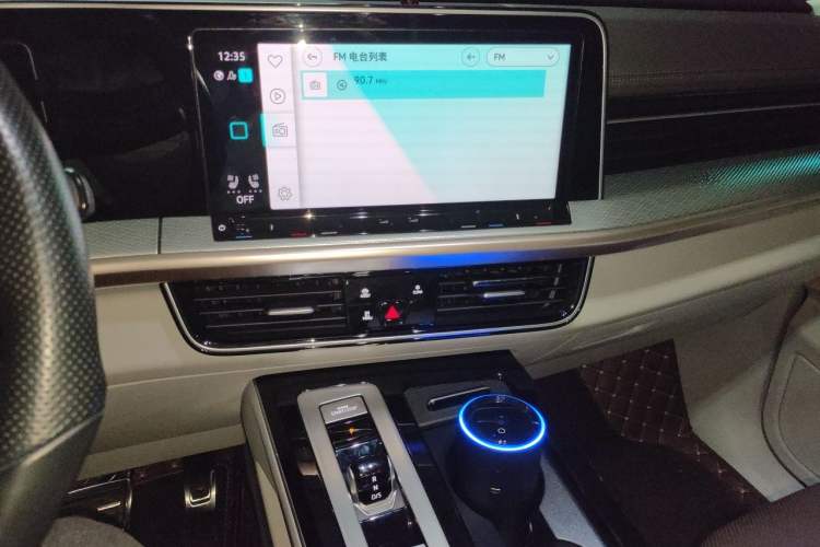 Used Volkswagen Tavendor 2023 380TSI All-Wheel Drive R-Line Journey Edition Audio And AC Panel
