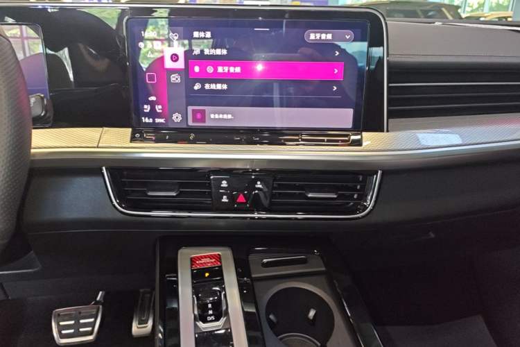Used Volkswagen Tavendor 2023 380TSI Four-Wheel Drive R-Line First Edition Audio And AC Panel