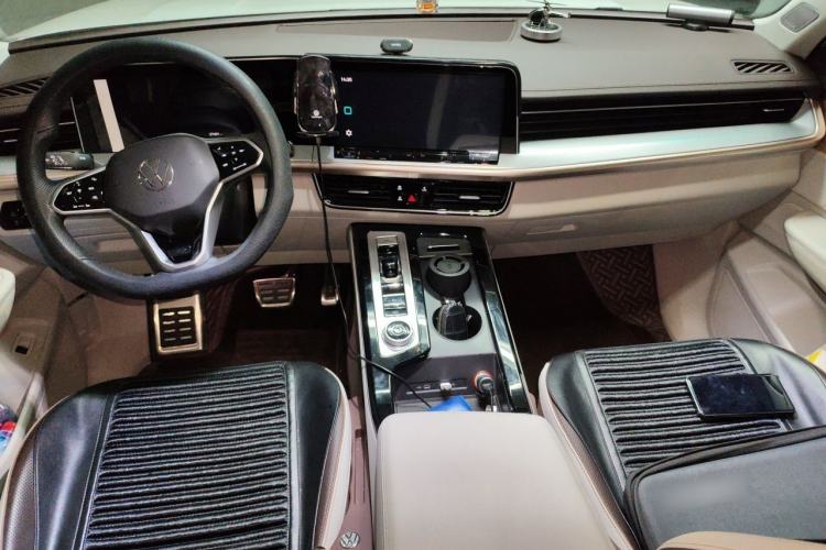 Used Volkswagen Tavendor 2023 380TSI Four-Wheel Drive R-Line Cruise Edition Center Console