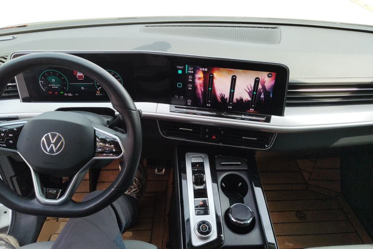 Used Volkswagen Tavendor 2023 380TSI Four-Wheel Drive R-Line Cruise Edition Center Console