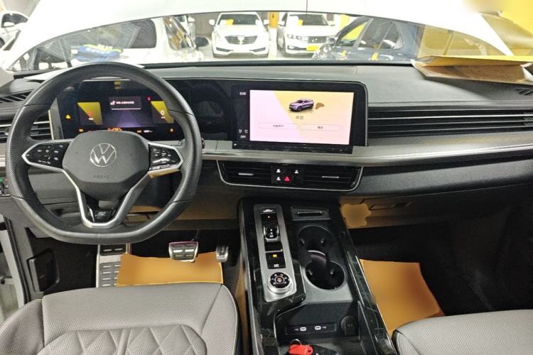 Used Volkswagen Tavendor 2023 380TSI Four-Wheel Drive R-Line Cruise Edition Center Console