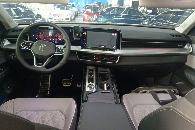 Used Volkswagen Tavendor 2023 380TSI Four-Wheel Drive R-Line Cruise Edition Center Console
