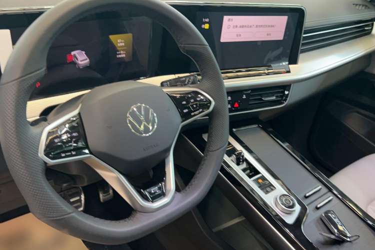Used Volkswagen Tavendor 2023 380TSI Four-Wheel Drive R-Line Cruise Edition Center Console