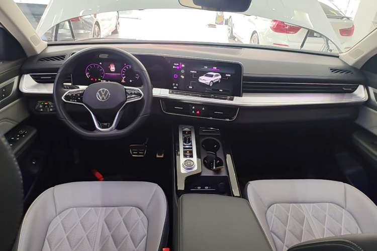 Used Volkswagen Tavendor 2023 380TSI Four-Wheel Drive R-Line Cruise Edition Center Console