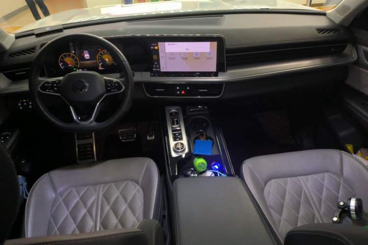 Used Volkswagen Tavendor 2023 380TSI Four-Wheel Drive R-Line Cruise Edition Center Console