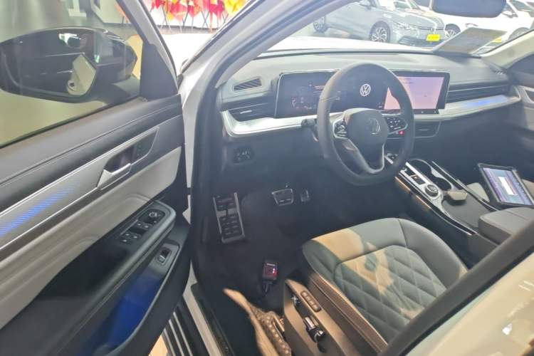 Used Volkswagen Tavendor 2023 380TSI Four-Wheel Drive R-Line Cruise Edition Driver Seat