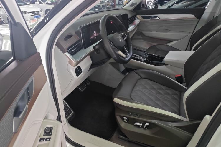 Used Volkswagen Tavendor 2023 380TSI Four-Wheel Drive R-Line First Edition Driver Seat