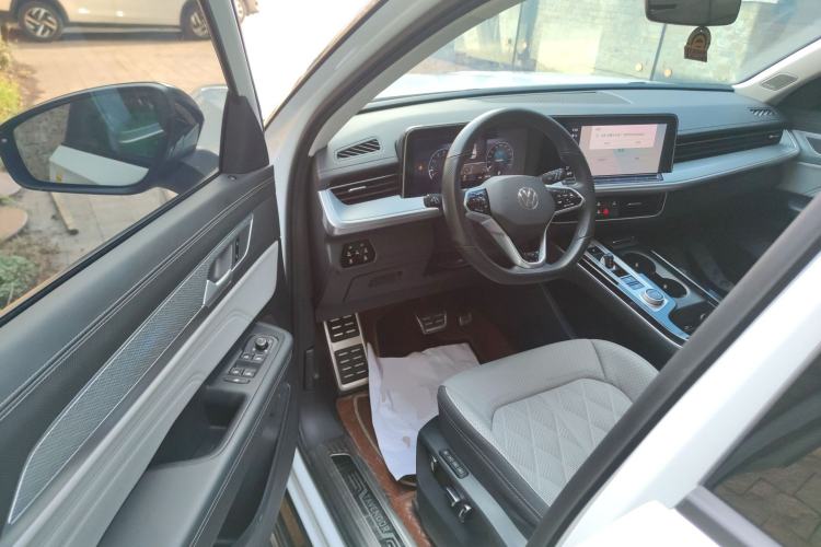 Used Volkswagen Tavendor 2023 380TSI Four-Wheel Drive R-Line First Edition Driver Seat
