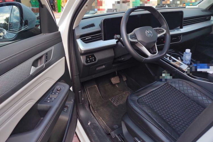 Used Volkswagen Tavendor 2023 330TSI Luxury Touring Edition Driver Seat