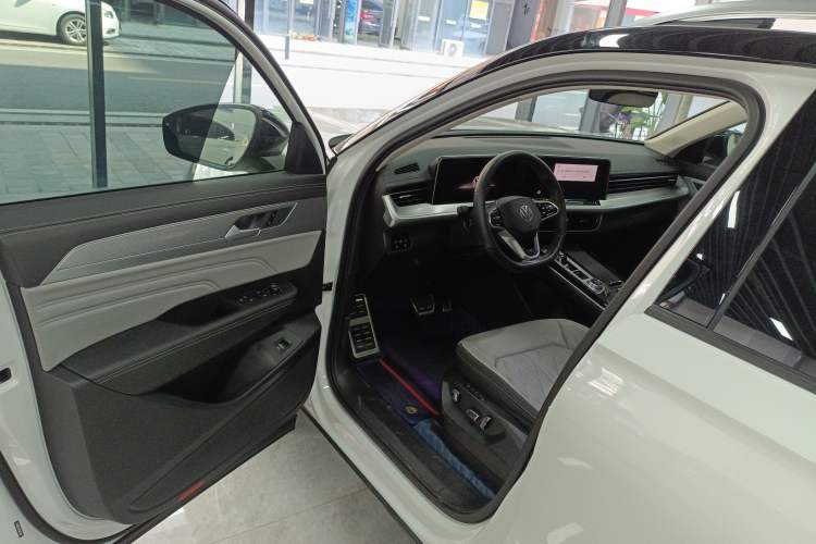 Used Volkswagen Tavendor 2023 380TSI Four-Wheel Drive R-Line Cruise Edition Driver Seat