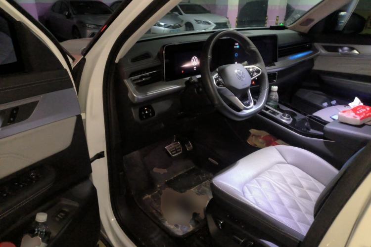 Used Volkswagen Tavendor 2023 380TSI Four-Wheel Drive R-Line First Edition Driver Seat
