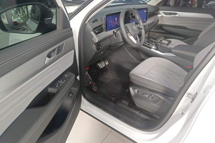 Used Volkswagen Tavendor 2023 380TSI Four-Wheel Drive R-Line Cruise Edition Driver Seat